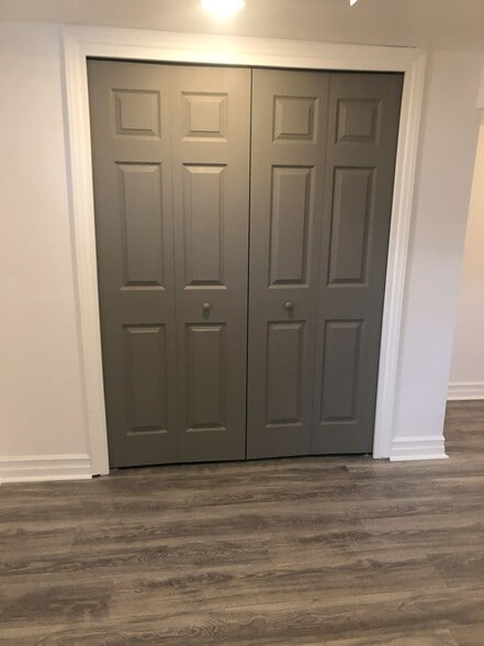 Building Photo - 516 E Wedgewood Ave