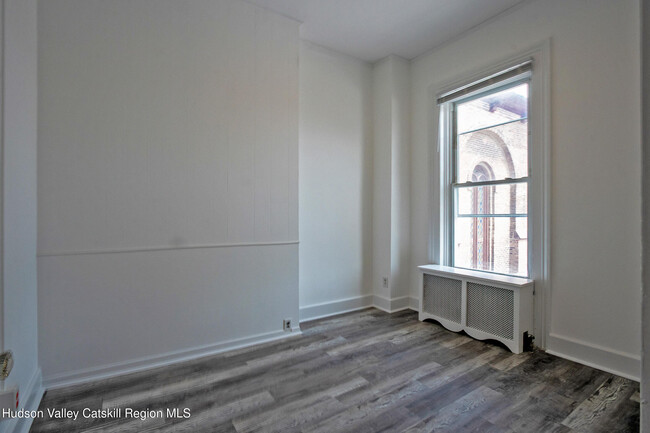 Building Photo - 454 Warren St