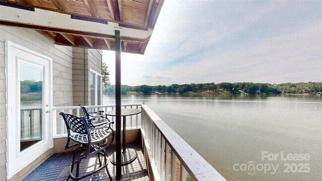Building Photo - 9816 Emerald Point Dr