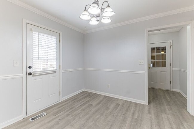 Building Photo - Ranch 3 bedroom 2 bath !