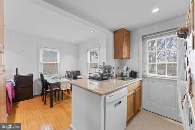 Building Photo - 5816 N Kings Hwy