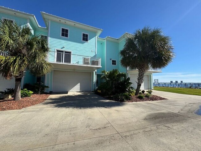 Primary Photo - Gulf Breeze - 3 bedroom, 3 bathroom - Wate...