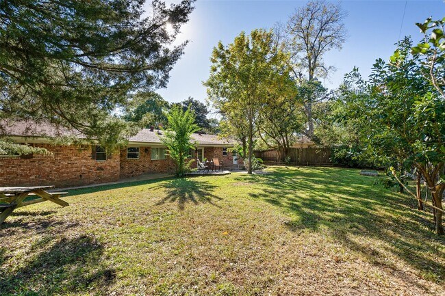 Building Photo - 9214 Bronco Dr