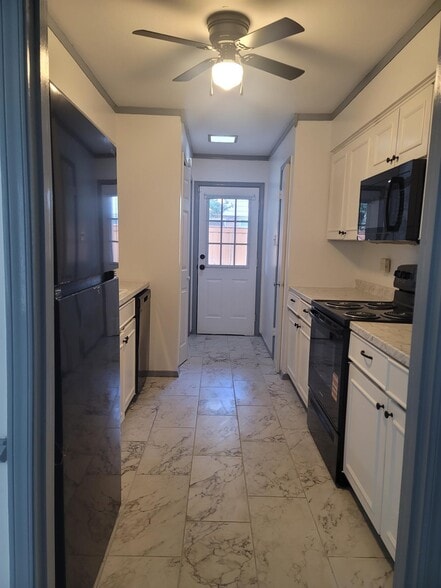 Building Photo - 7945 Habersham Ln