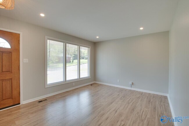 Building Photo - 803 Mead Rd NE