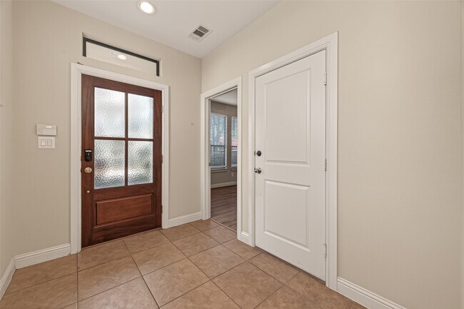 Building Photo - 5211 Eigel St