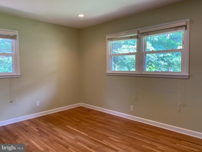 Building Photo - 1334 Mayflower Dr