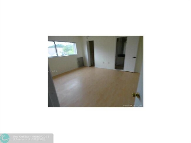 Building Photo - 710 NW 207th Ave