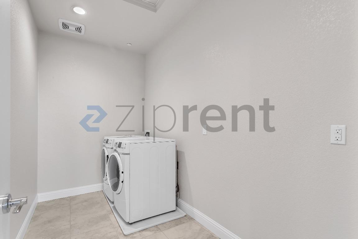 Building Photo - Unit