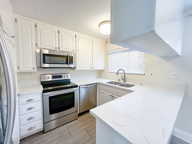 Building Photo - BEAUTIFUL 2 STORY TOWNHOUSE STYLE WITH A/C,  WASHER/DRYER, POOL, AND ONE PARKING SPACE