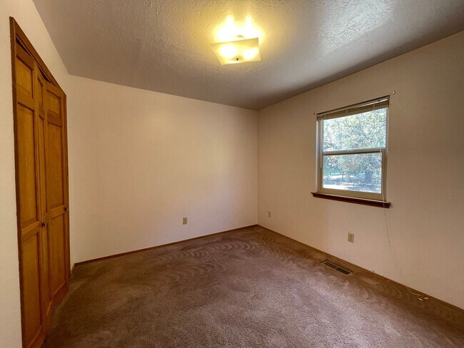 Building Photo - 274 Garver Ln