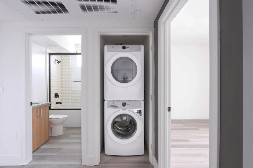 Building Photo - 11155 Huston St