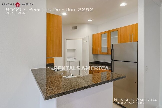 Building Photo - Beautiful Condo in Larronata