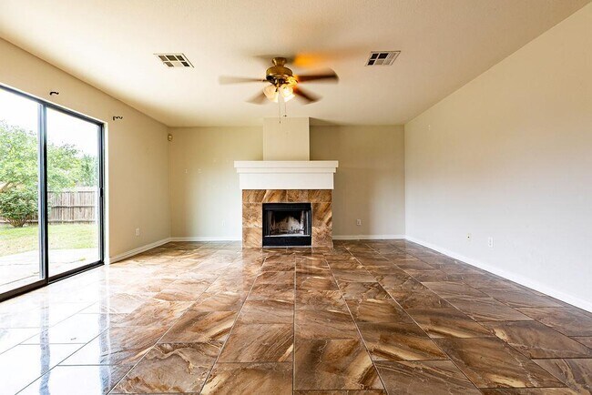 Building Photo - 219 Cottontail Dr