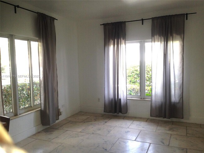 Building Photo - 1990 Bay Dr