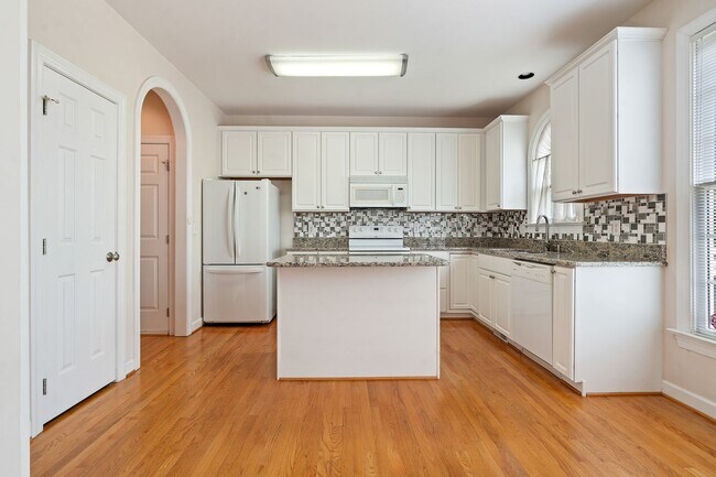 Building Photo - Southern Village Townhome available in early August
