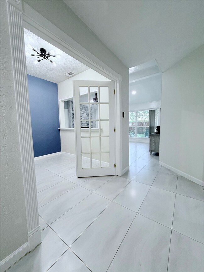 Building Photo - 6610 La Puente Dr