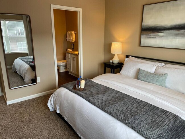 Building Photo - 4788 Holmes St