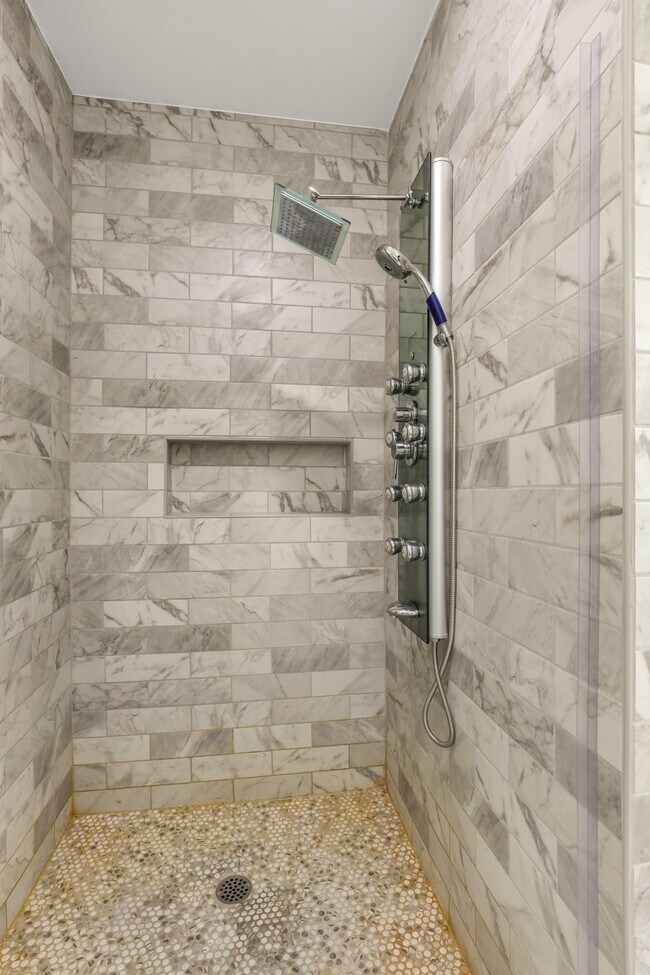 Building Photo - 4208 Longfellow Dr