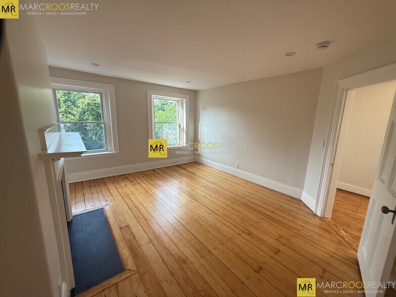 Building Photo - 1726 Beacon St