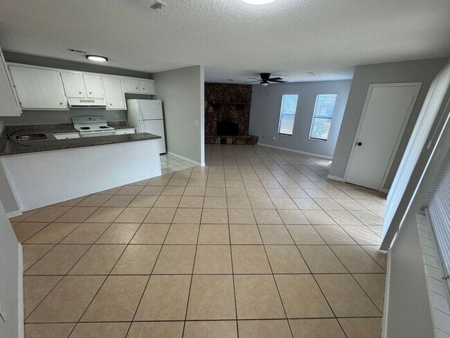 Building Photo - Gulf Breeze - Villa East - 3 bedroom, 2 ba...