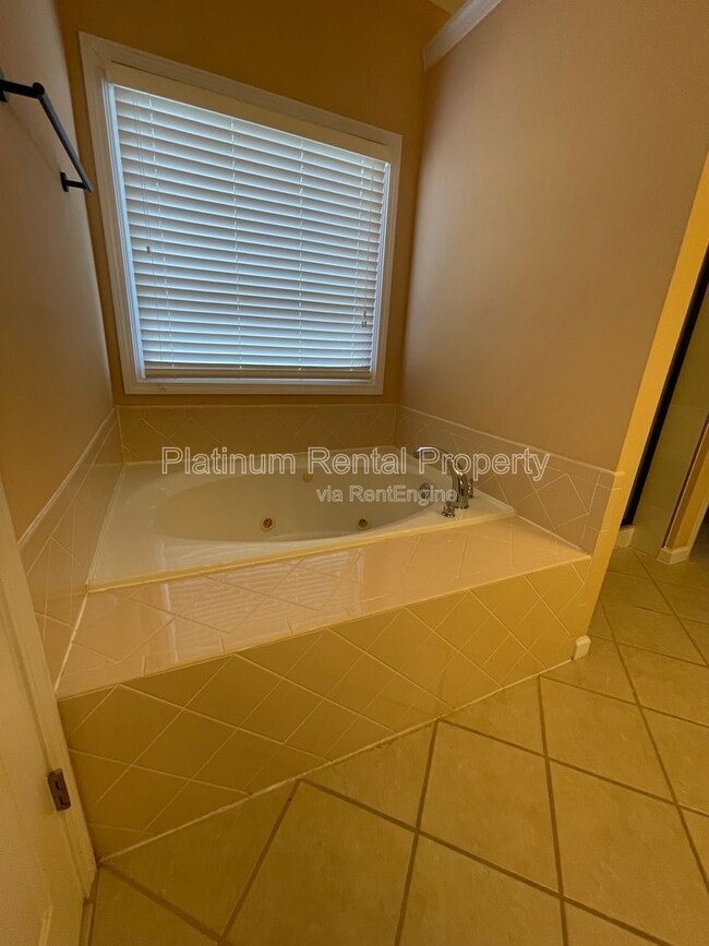 Building Photo - 2126 Malden Hill Dr