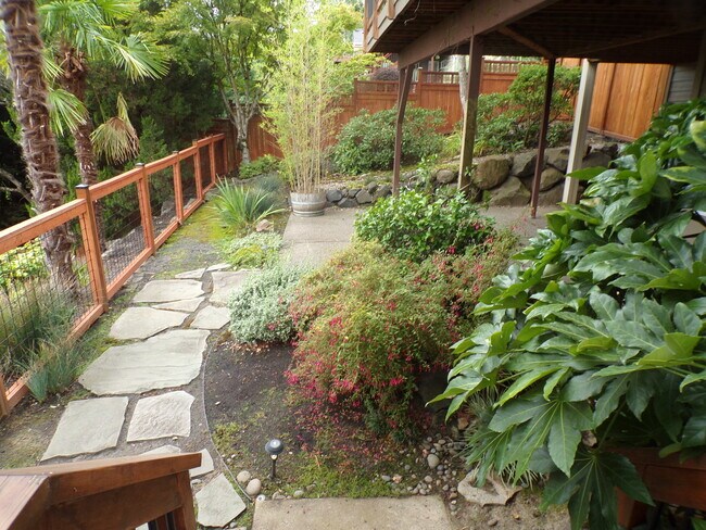 Building Photo - 10630 SW Kable St