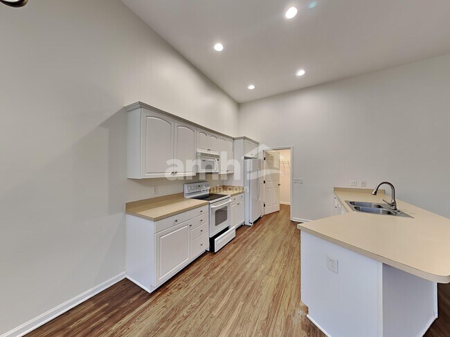 Building Photo - 315 Madrid Dr