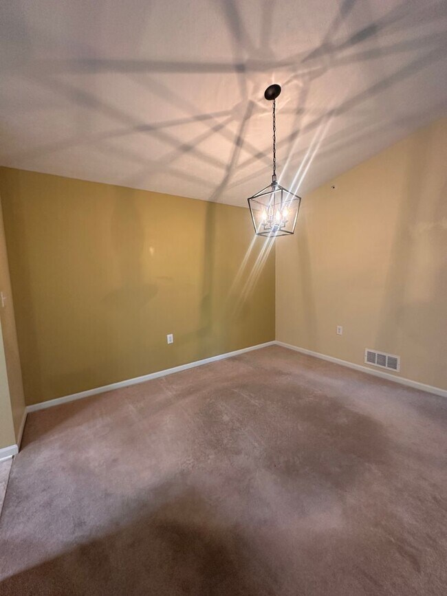 Building Photo - Spacious 2BR Condo with Flex Space & Private Balcony in Crestwood’s Madison Park