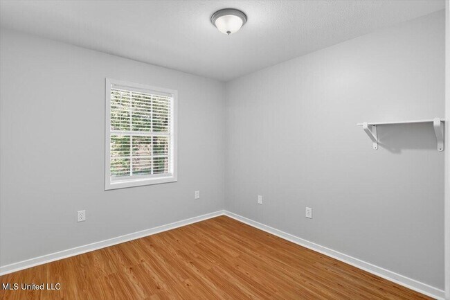 Building Photo - 23 Fox Glen Cir