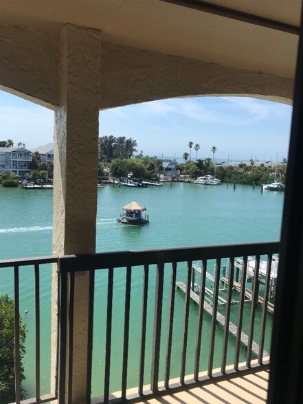 Building Photo - 12500 Capri Cir N