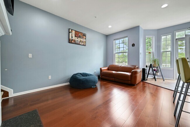 Building Photo - 16 Creekside Ct