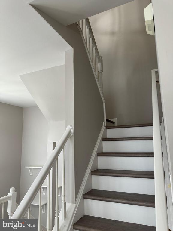 Building Photo - 44244 Mossy Brook Square