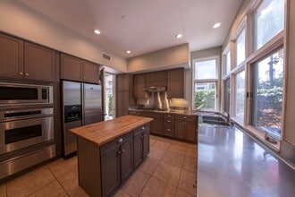 Building Photo - 4BR 2.5BA House in Gated Community of Blackhorse, Across from UCSD with 2 Car Garage & Washer/Dry...