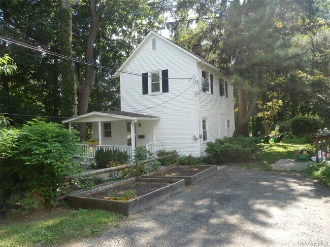 Building Photo - 28 Strawtown Rd