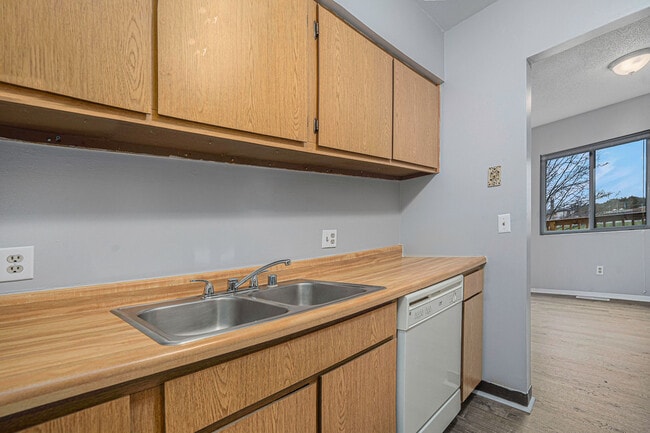 Building Photo - 5955 Briarcliff Ln
