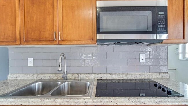 Building Photo - 7877 Kensingham Ct