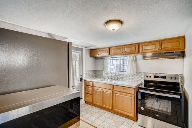 Building Photo - Cozy 1 bedroom updated brick cottage home!