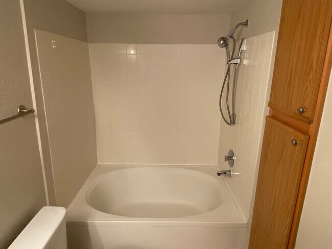 Building Photo - SW!! First floor unit with Balcony!! Gated!! Clubhouse!!  Community pool!! Spa!! Exercise Room!! ...