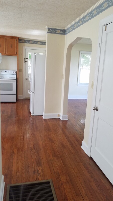 Building Photo - 7055 St John Rd