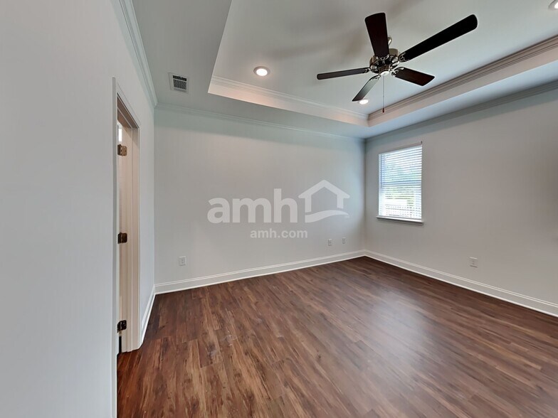 Building Photo - 5233 Blue Mountain Dr