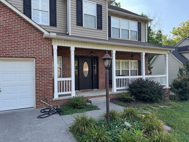 Building Photo - 1852 Pinestraw Ln