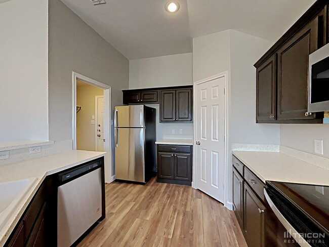 Building Photo - 710 Green Acres Ln