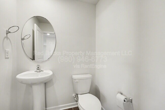 Building Photo - 7847 Whispering Strm Dr