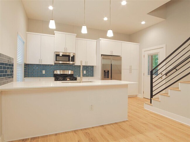 Building Photo - 6014 Fairway St