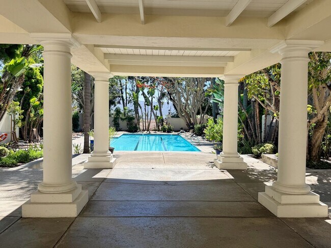 Building Photo - For Rent Available Now - Furnished House 3+BR 2.5Ba in Del Mar, charming furnished home in the hi...