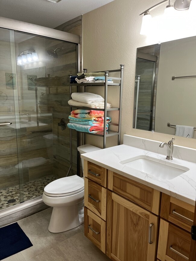 secondary bath - 604B Little Chief Way