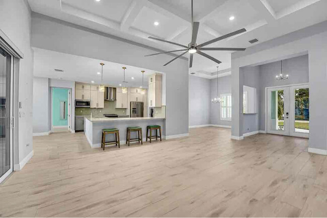 Building Photo - 2420 SE Rock Springs Dr