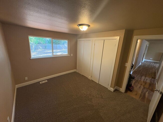Building Photo - Your next new home is here!