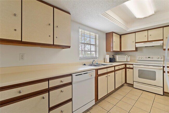 Building Photo - 1531 Placida Rd